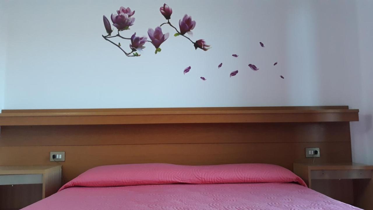 New Piccolo Residence มัลเชซิเน ภายนอก รูปภาพ
